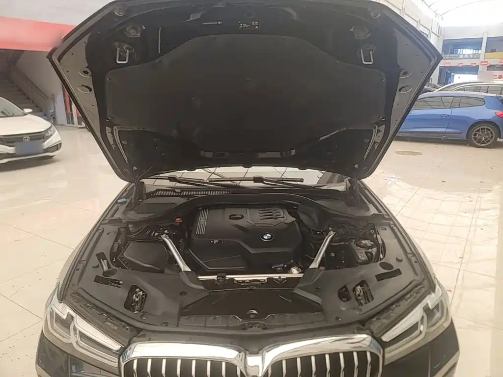BMW 5 Series — фото 20