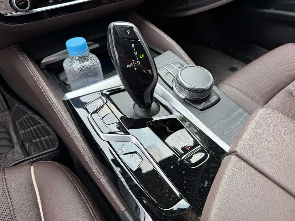 BMW 5 Series New Energy — фото 9