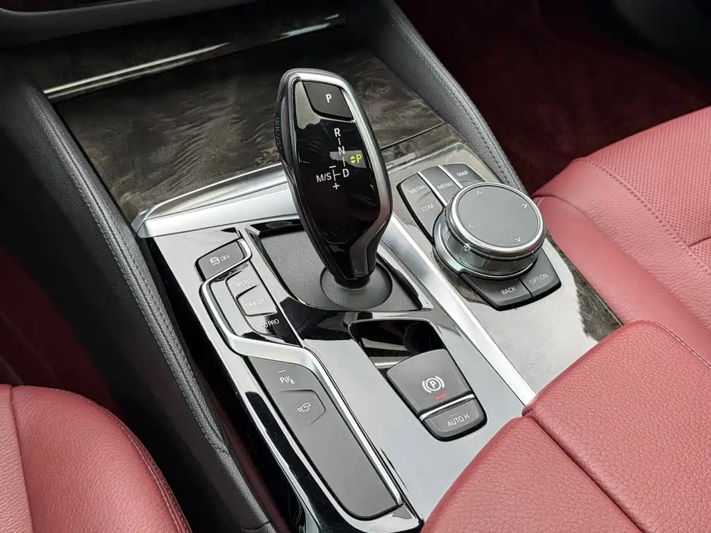 BMW 5 Series — фото 13