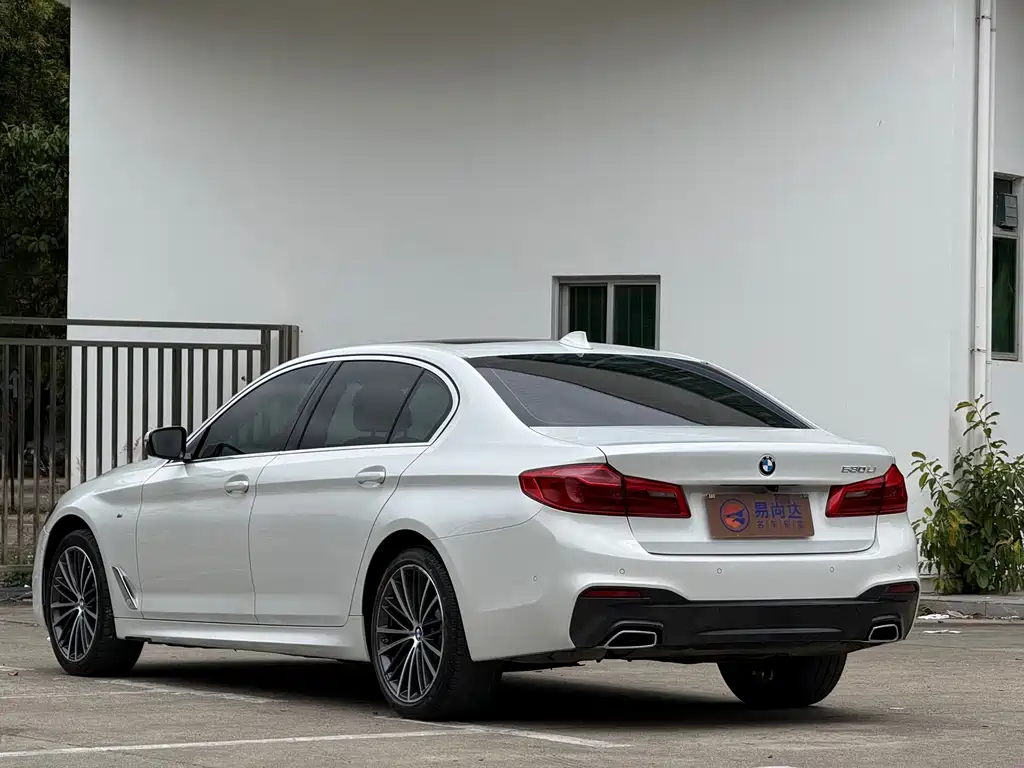 BMW 5 Series — фото 5