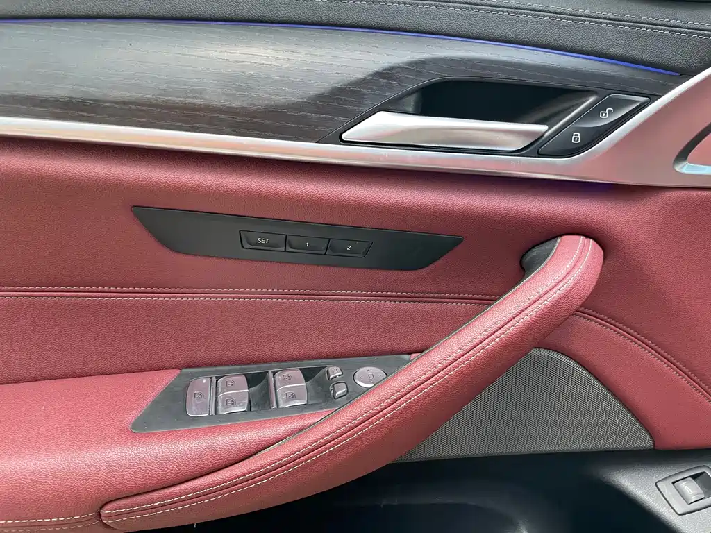 BMW 5 Series — фото 4
