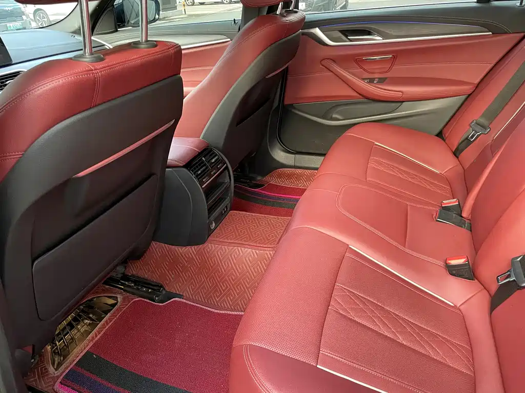 BMW 5 Series — фото 10