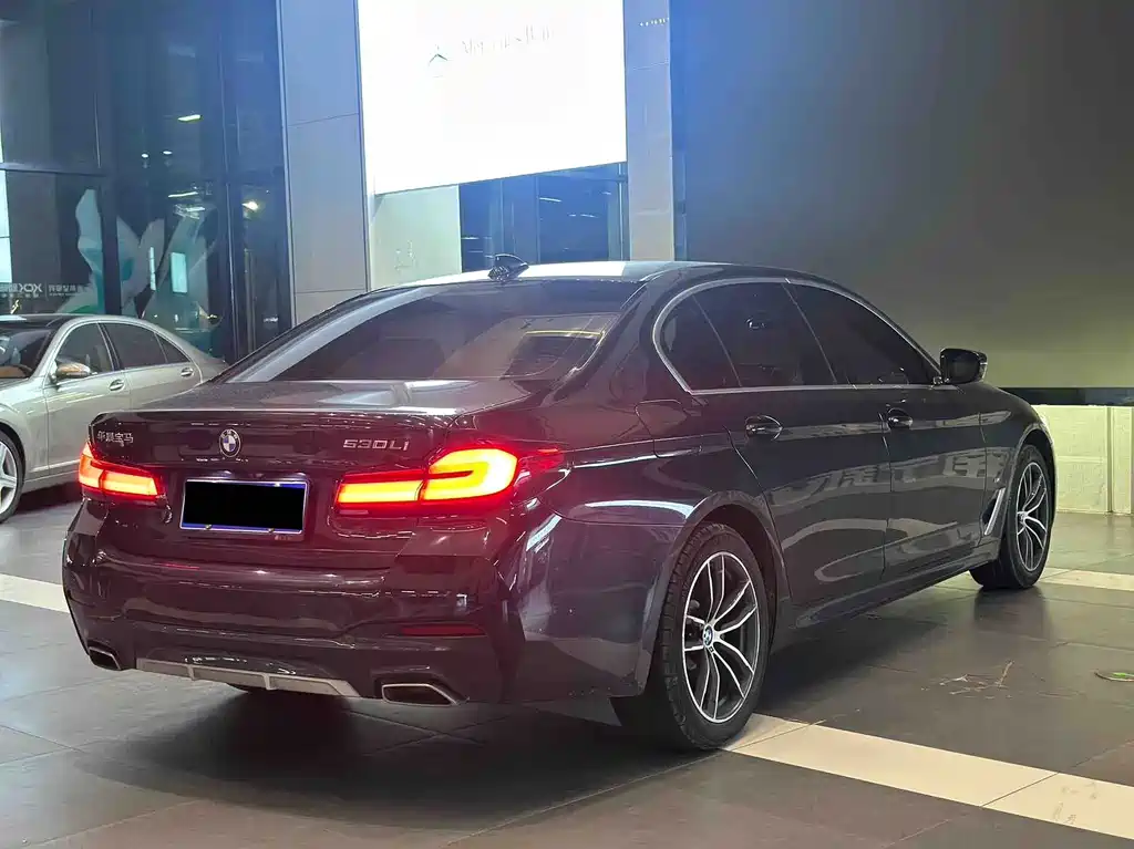 BMW 5 Series — фото 4