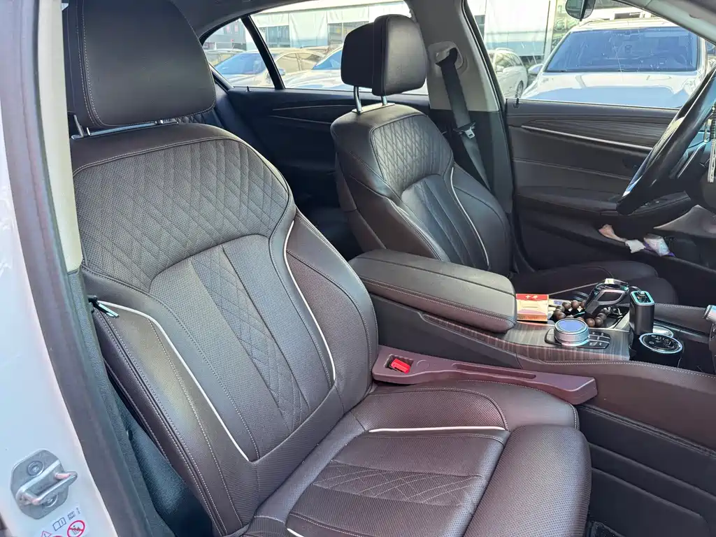 BMW 5 Series — фото 13