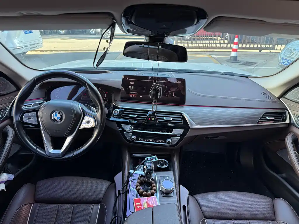 BMW 5 Series — фото 14