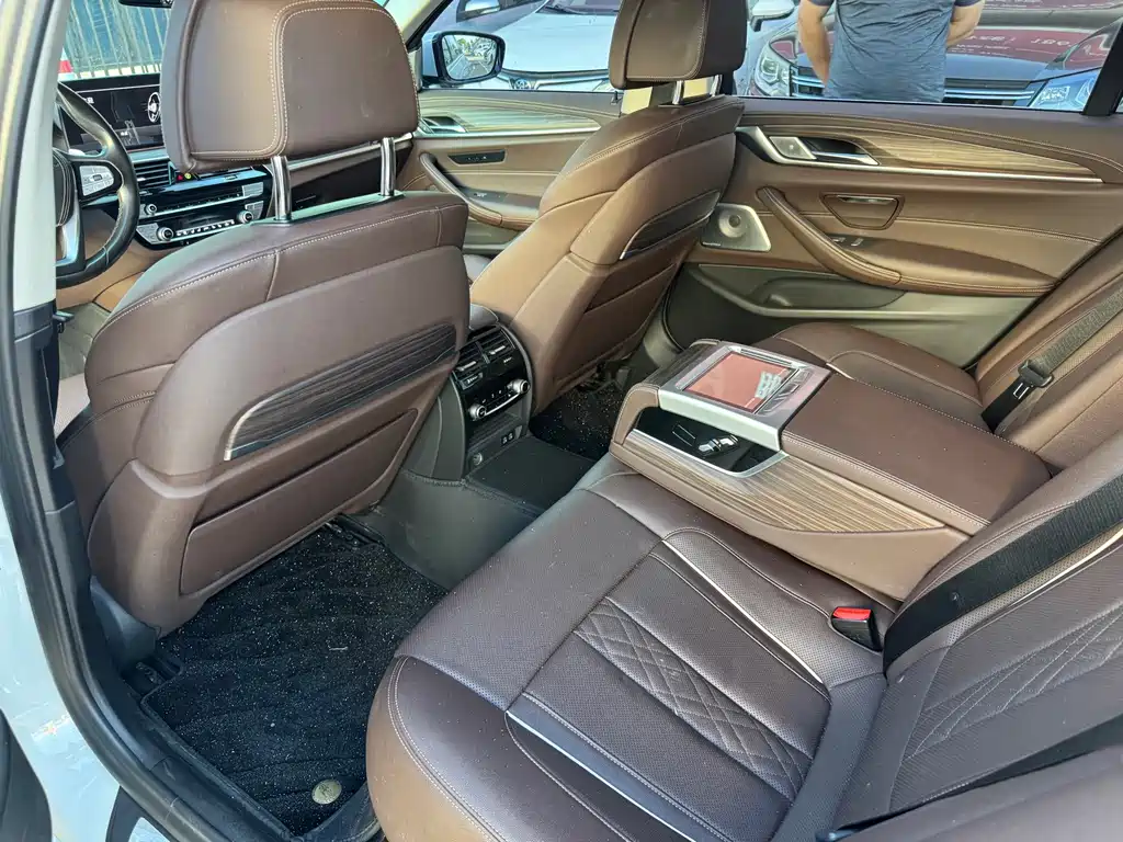 BMW 5 Series — фото 10