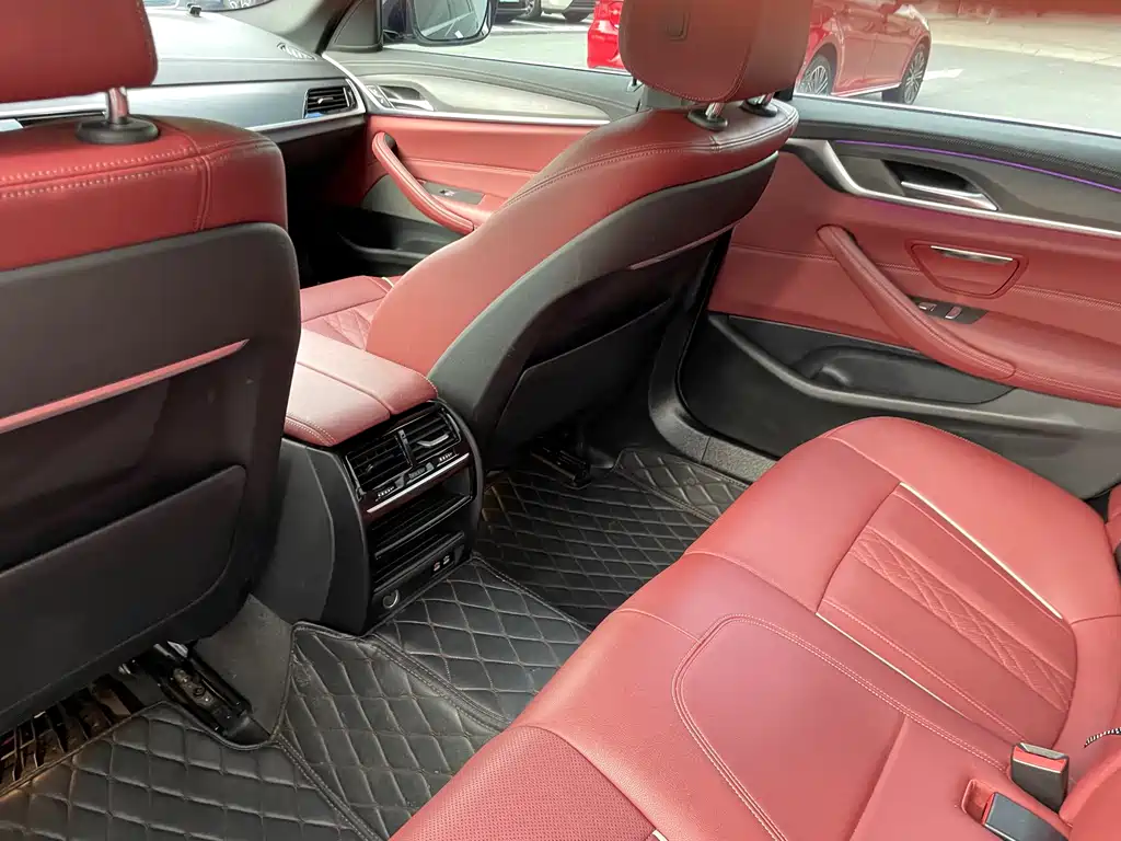BMW 5 Series — фото 13