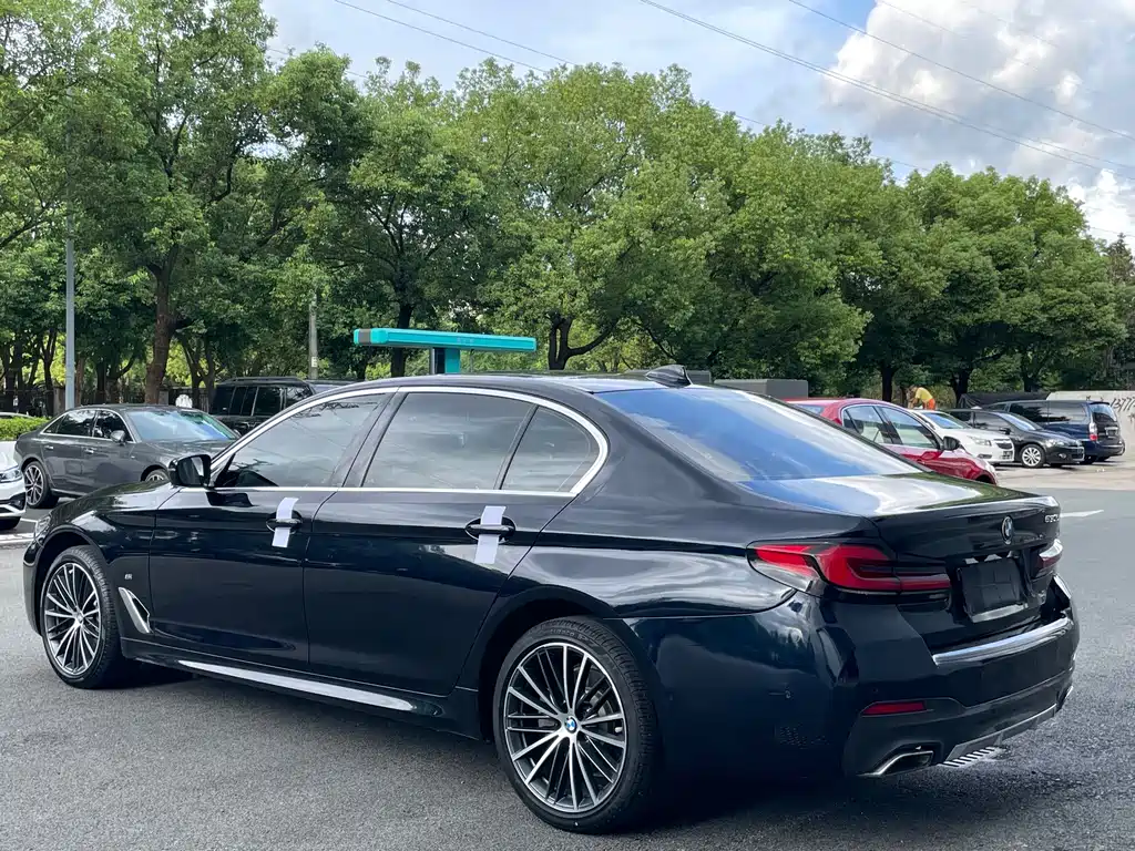 BMW 5 Series — фото 26