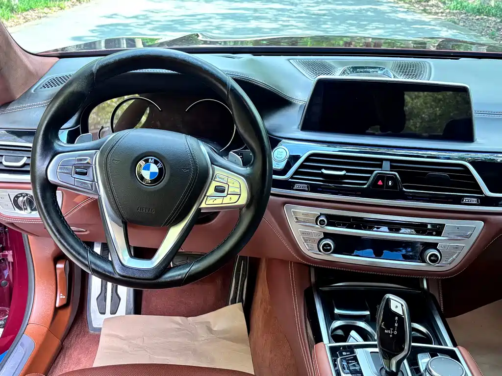 BMW 7 Series — фото 4