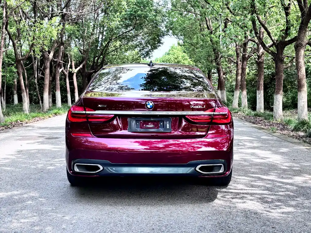 BMW 7 Series — фото 10
