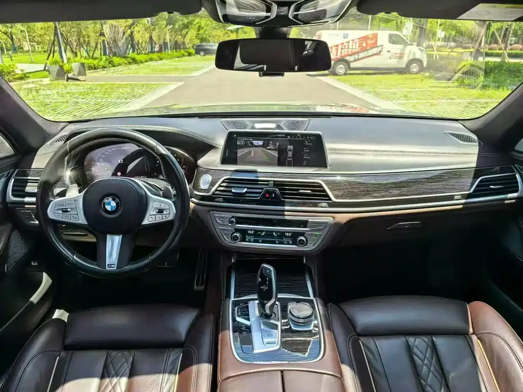 BMW 7 Series — фото 5