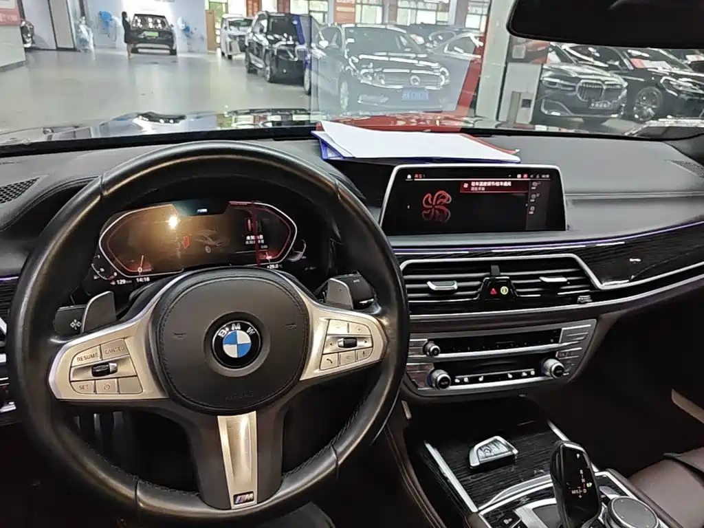 BMW 7 Series — фото 10