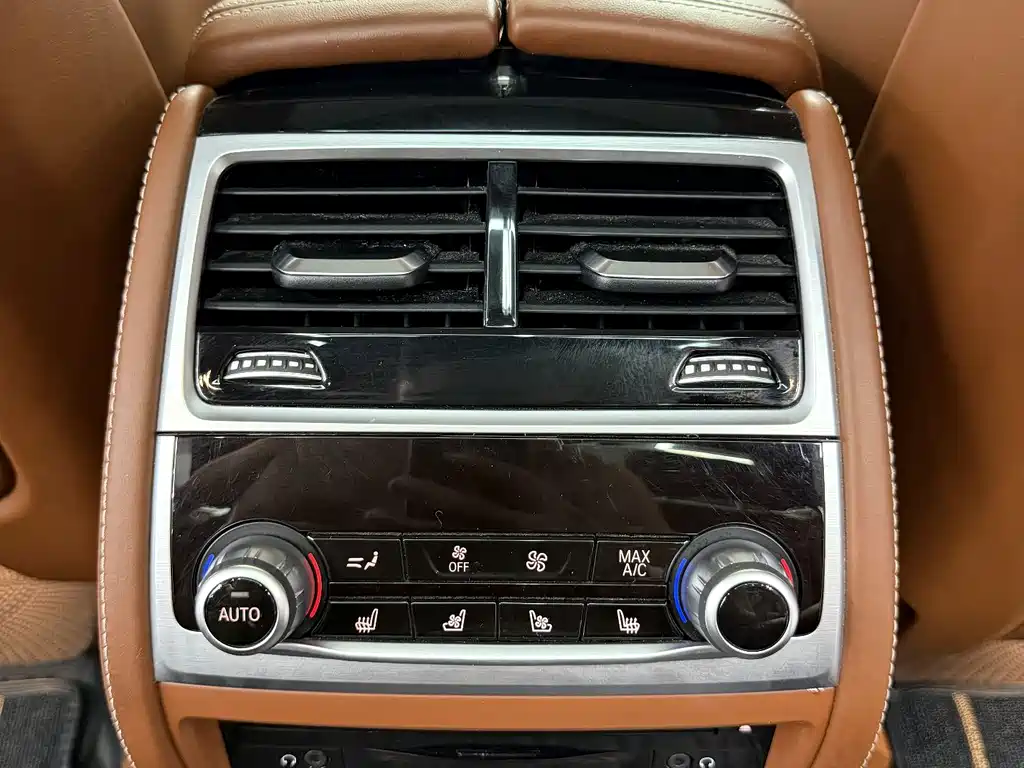 BMW 7 Series — фото 11