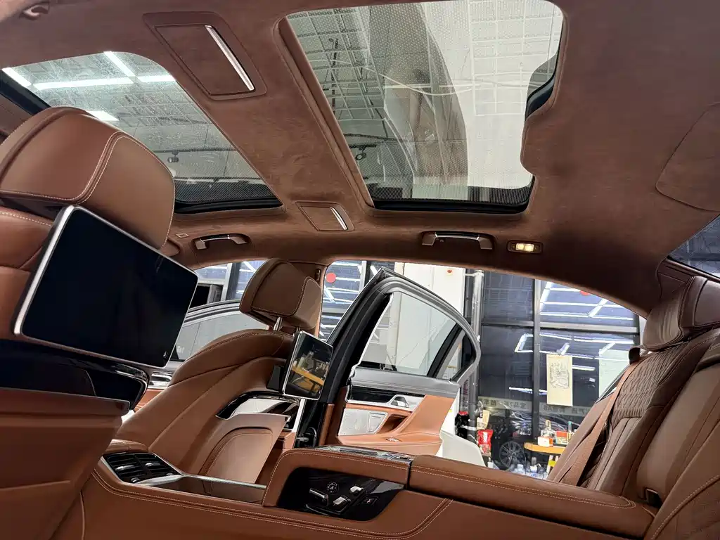 BMW 7 Series — фото 16