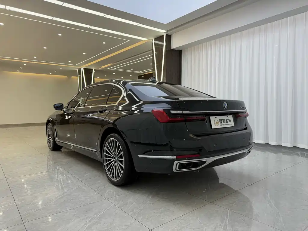 BMW 7 Series — фото 13
