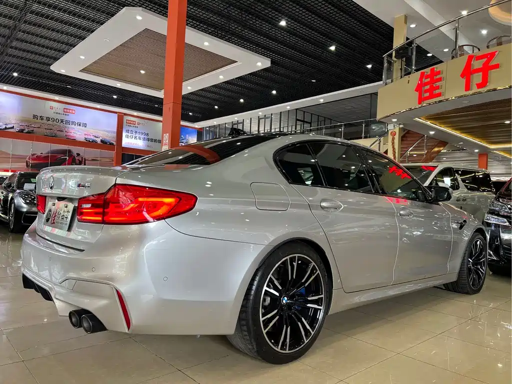 BMW M5 — фото 4