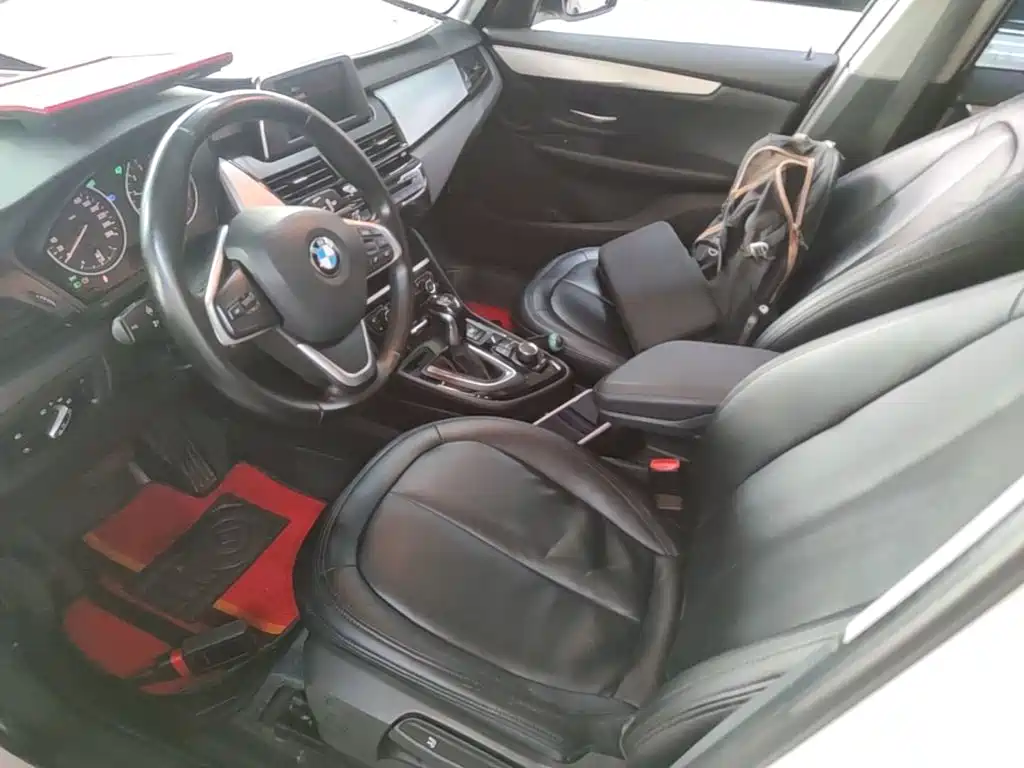BMW 2 Series Active Tourer — фото 11