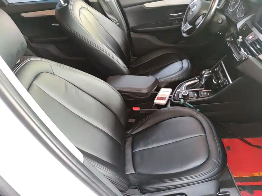 BMW 2 Series Active Tourer — фото 20