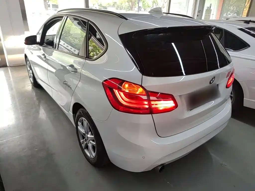 BMW 2 Series Active Tourer — фото 23