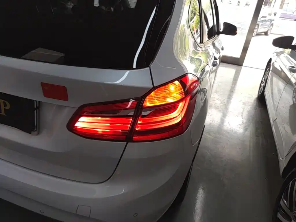 BMW 2 Series Active Tourer — фото 24