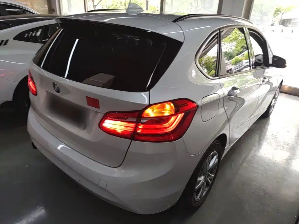 BMW 2 Series Active Tourer — фото 5