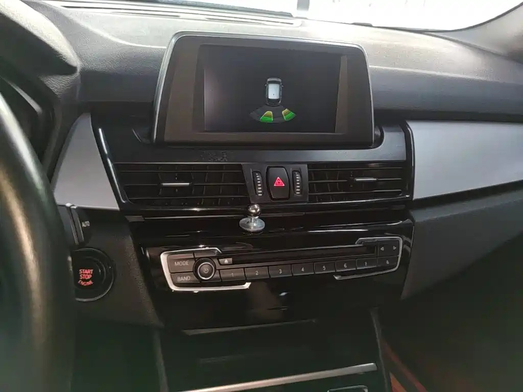 BMW 2 Series Active Tourer — фото 9