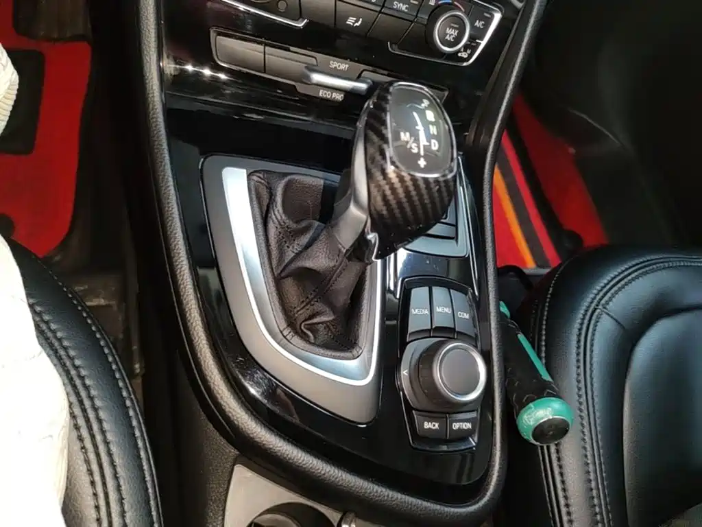 BMW 2 Series Active Tourer — фото 10