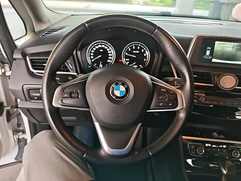 BMW 2 Series Active Tourer — фото 11