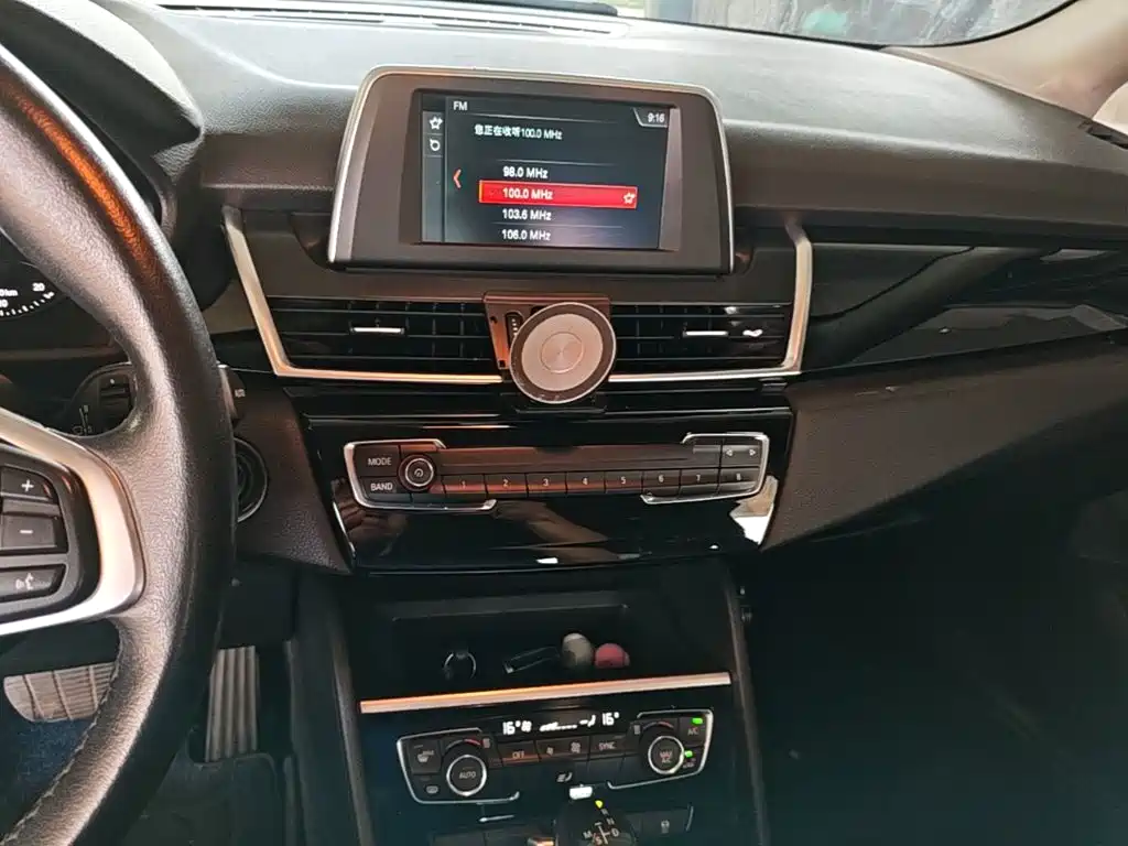 BMW 2 Series Active Tourer — фото 13