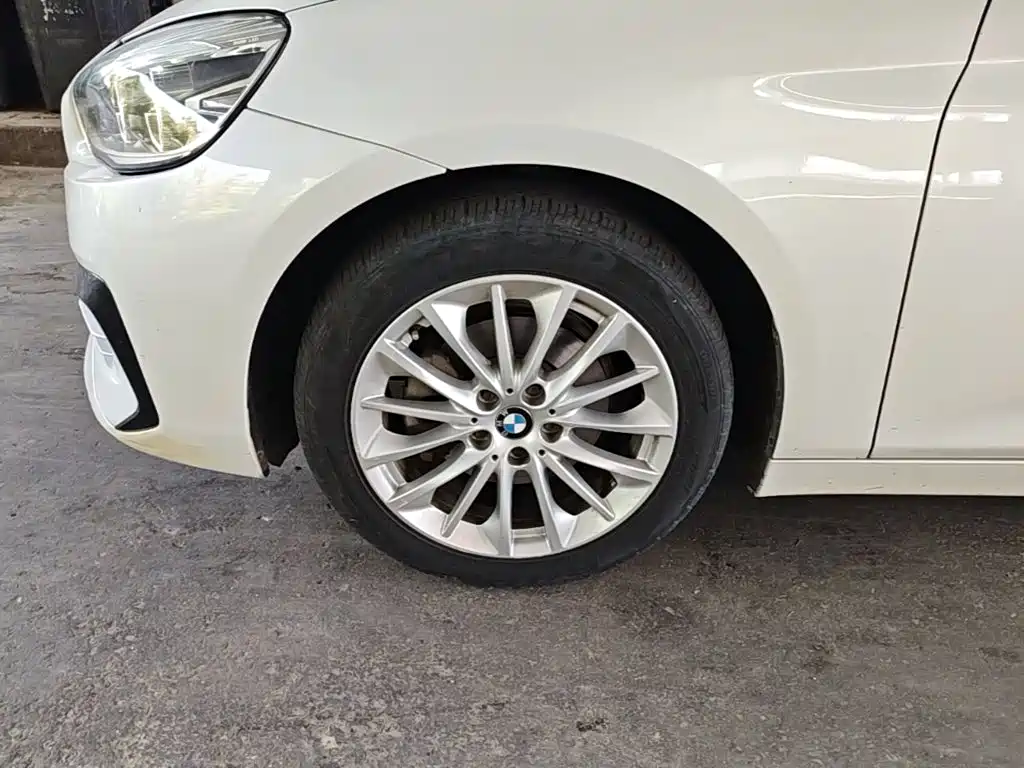 BMW 2 Series Active Tourer — фото 23