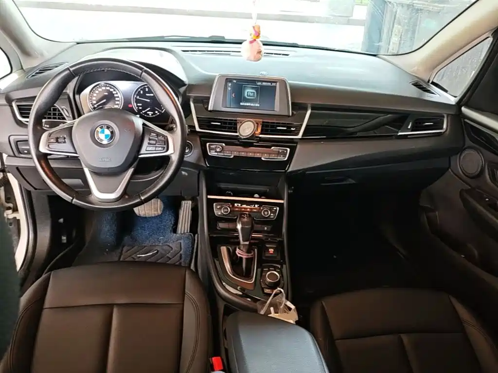 BMW 2 Series Active Tourer — фото 10
