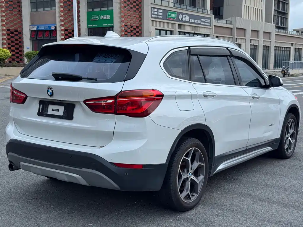 BMW X1 — фото 9