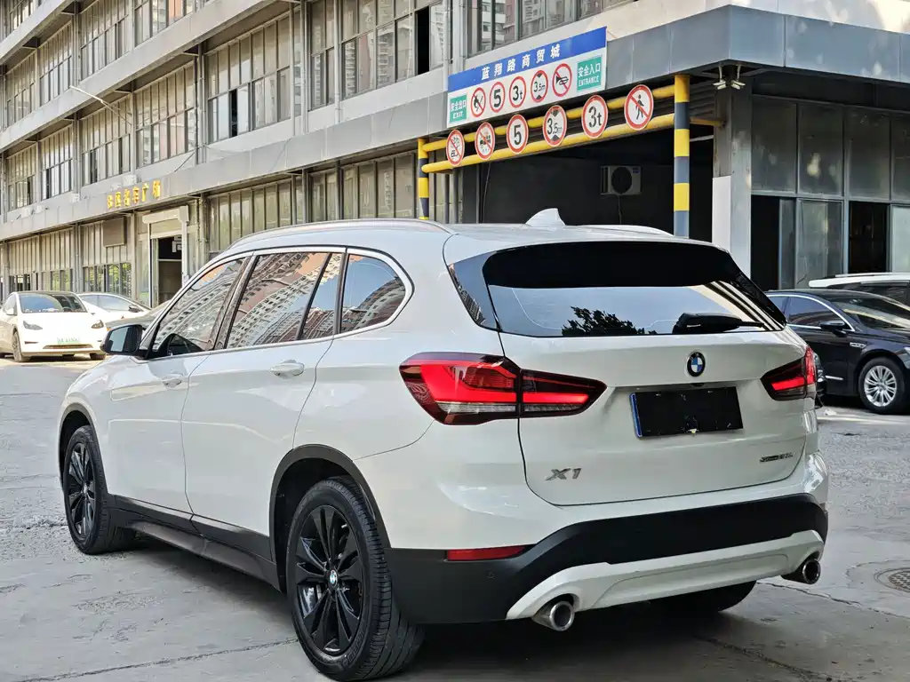BMW X1 — фото 10