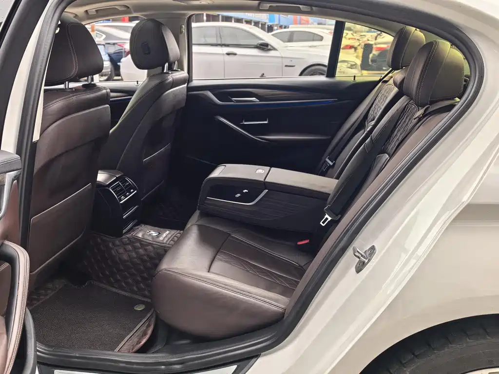 BMW 5 Series New Energy — фото 6