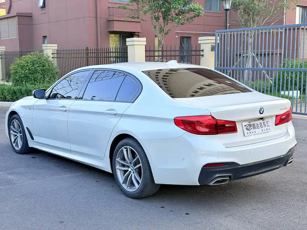 BMW 5 Series — фото 9