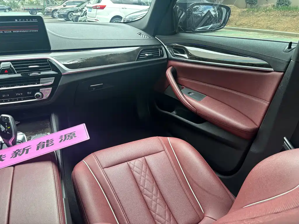 BMW 5 Series — фото 11