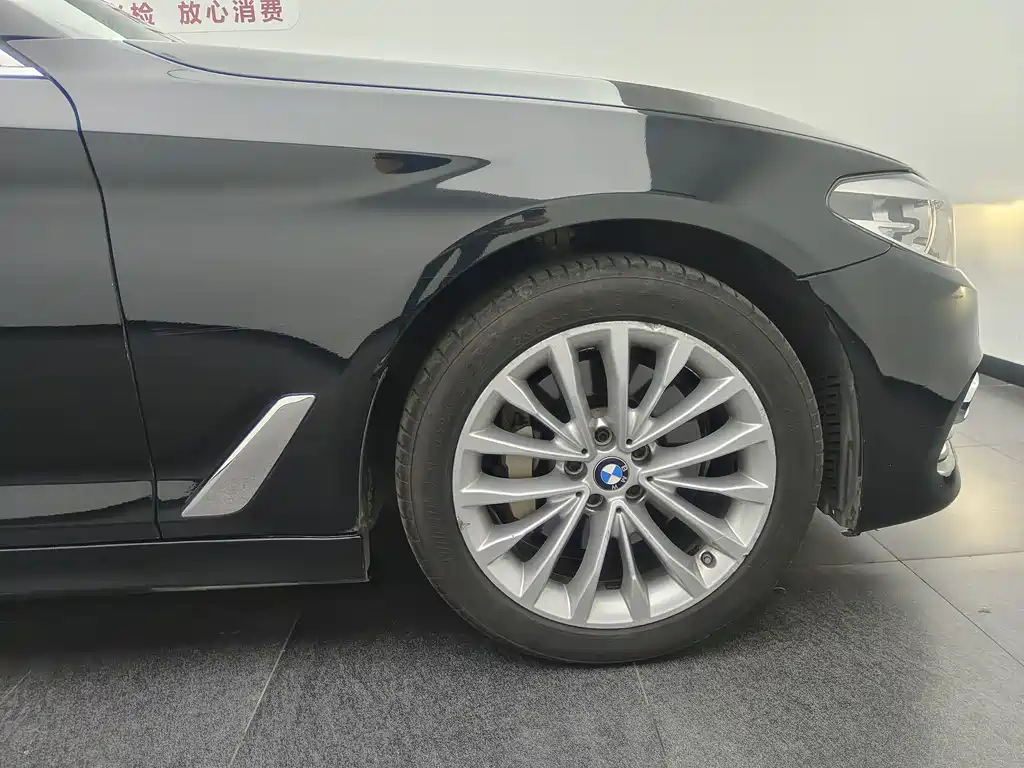 BMW 5 Series — фото 15