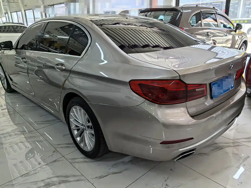 BMW 5 Series — фото 4