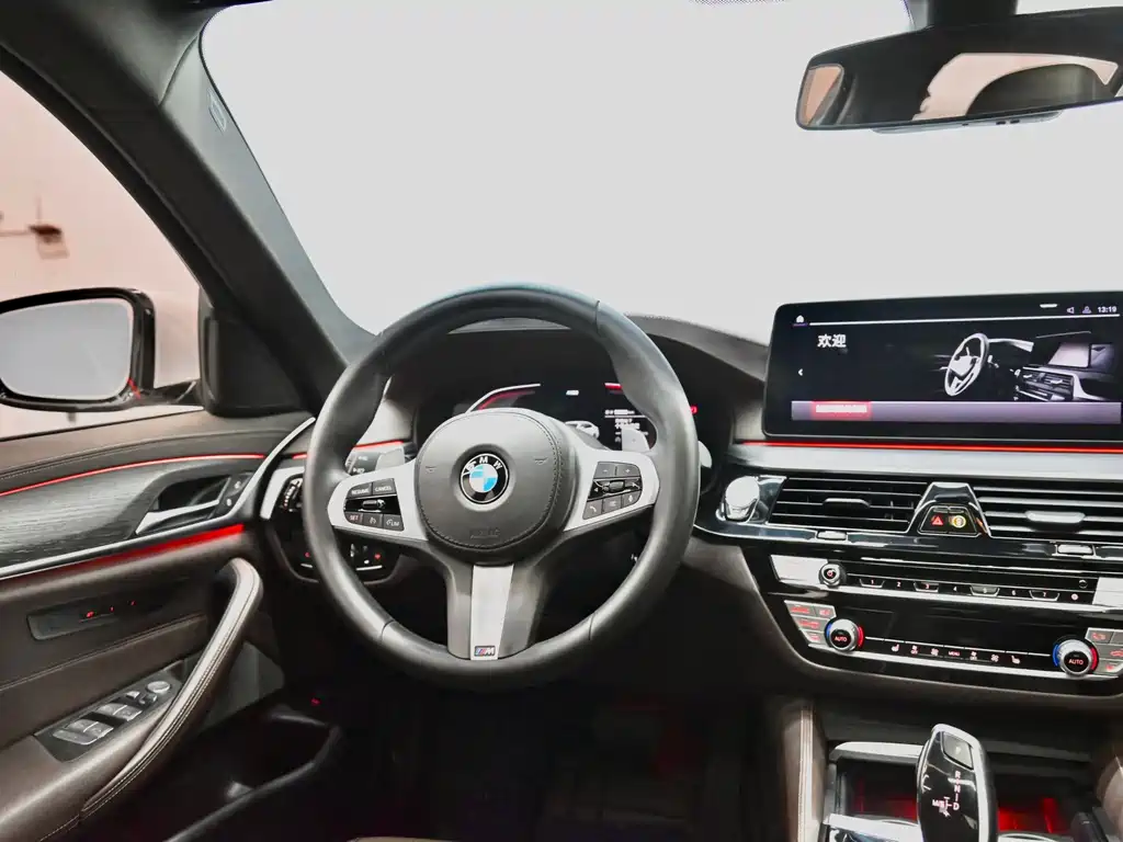 BMW 5 Series — фото 13