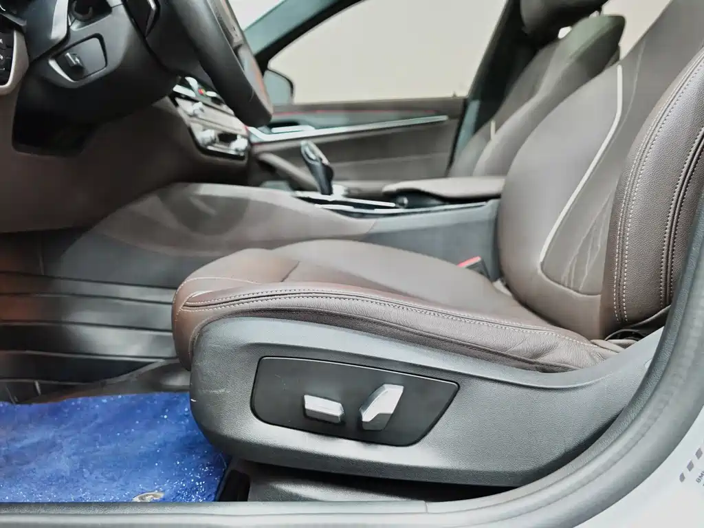 BMW 5 Series — фото 17