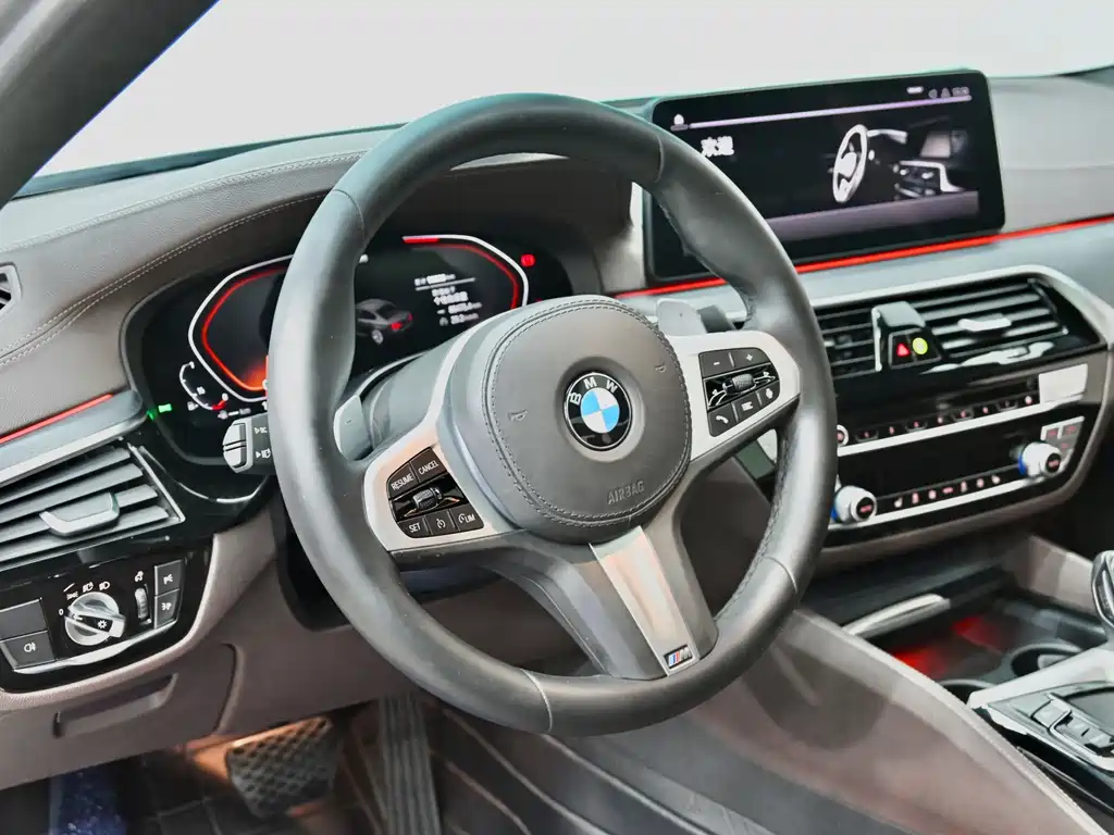 BMW 5 Series — фото 20