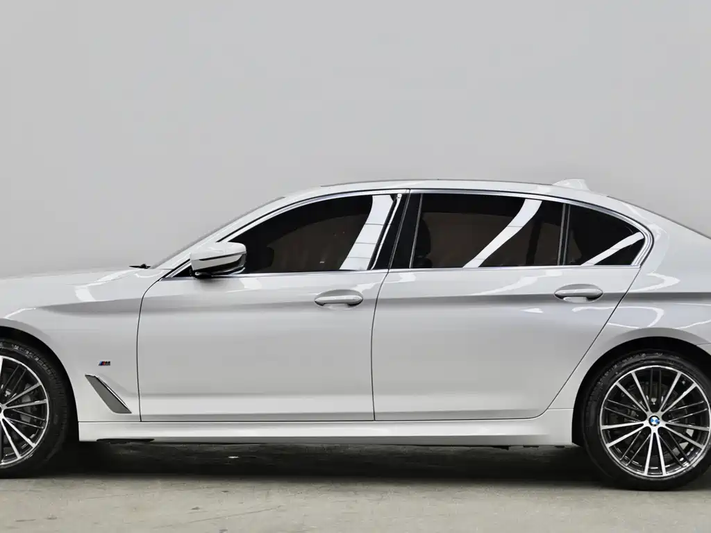 BMW 5 Series — фото 25
