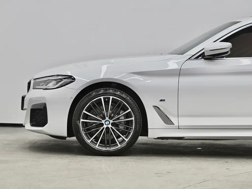 BMW 5 Series — фото 26