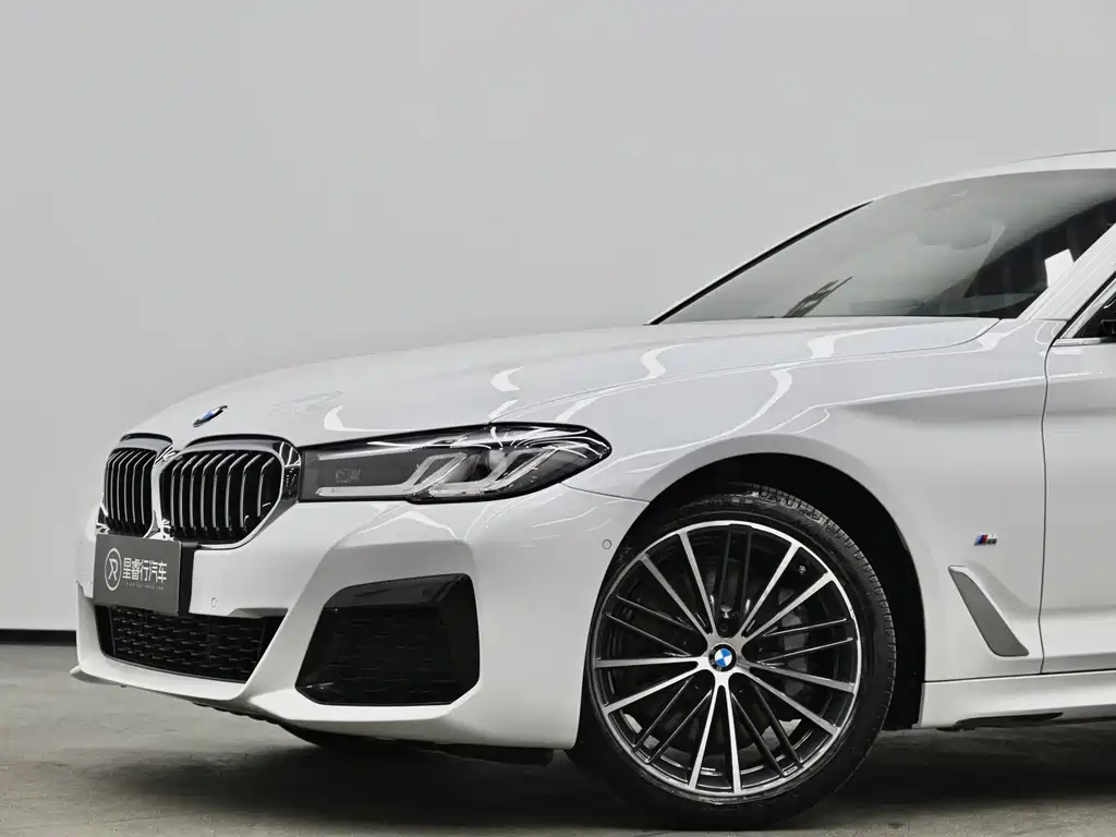 BMW 5 Series — фото 27