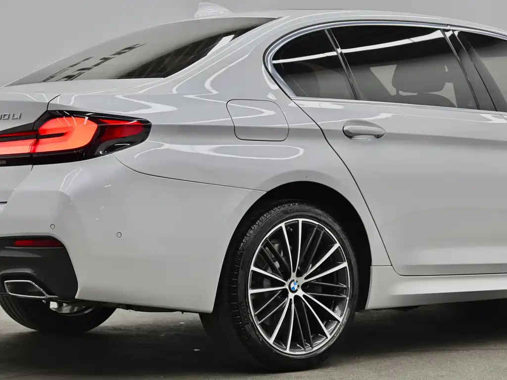 BMW 5 Series — фото 35