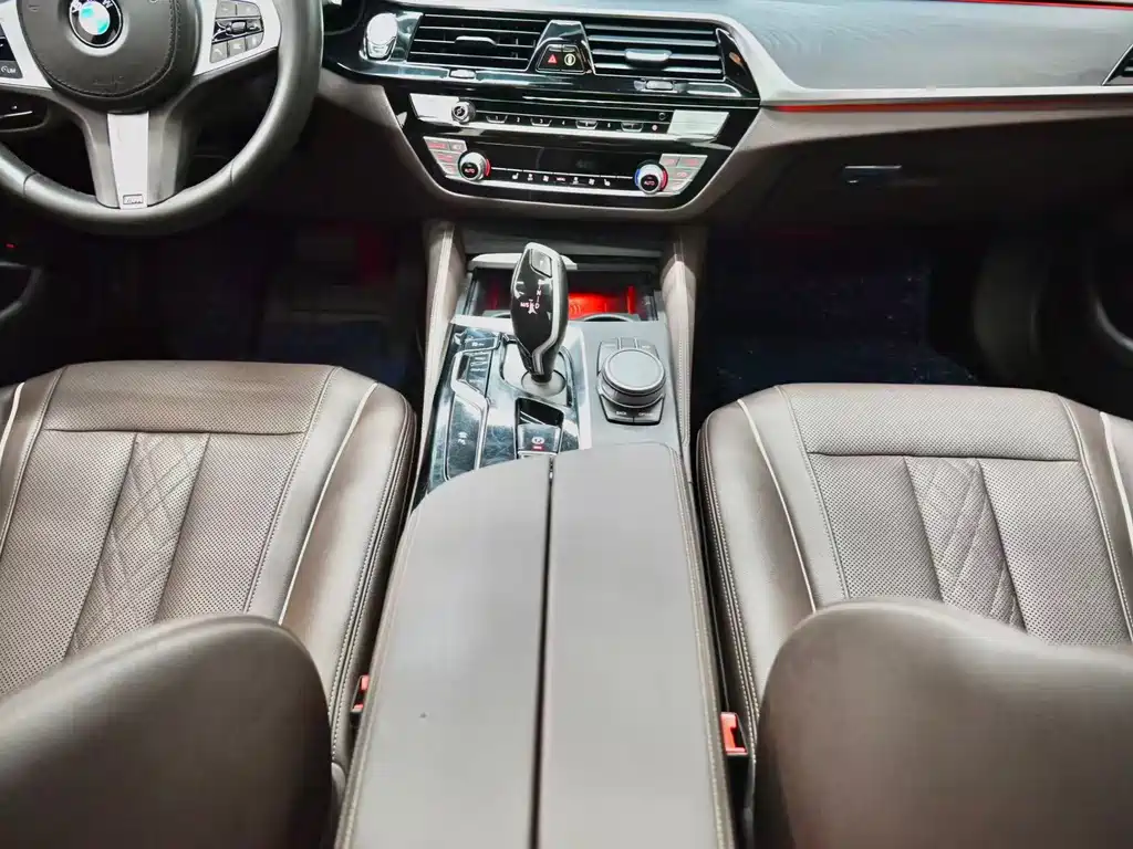 BMW 5 Series — фото 10