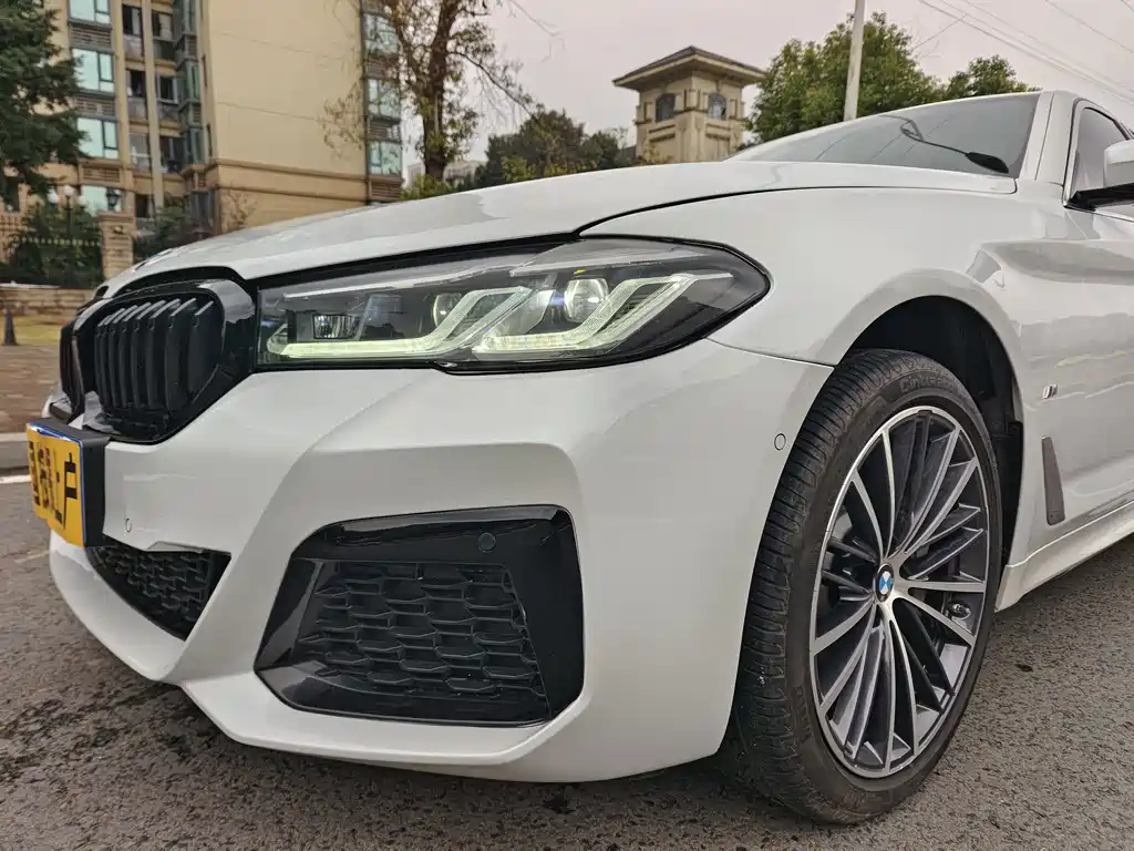 BMW 5 Series — фото 6