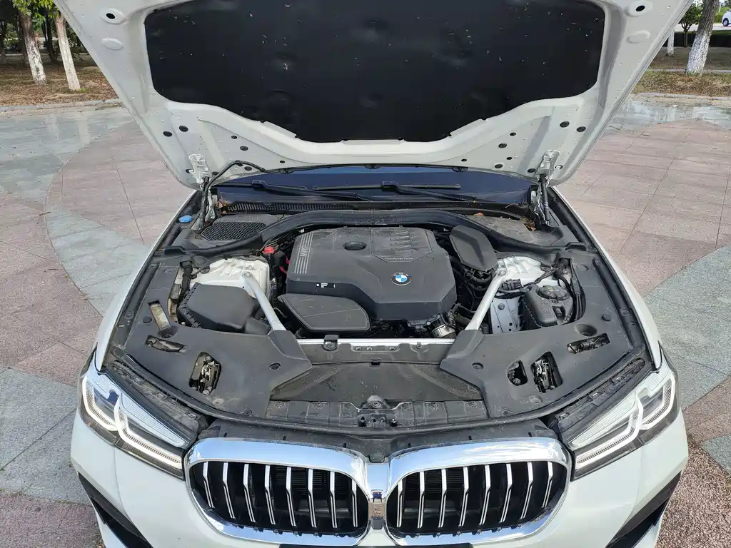 BMW 5 Series — фото 12