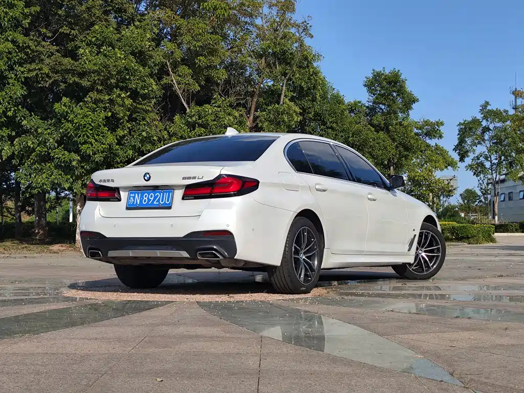 BMW 5 Series — фото 4