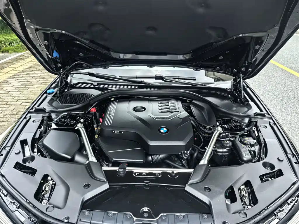 BMW 5 Series — фото 14